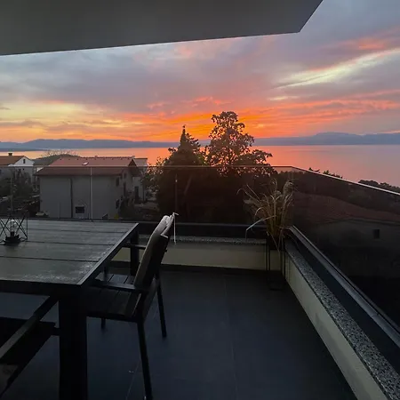 Apartment Golden Sunset 3 *