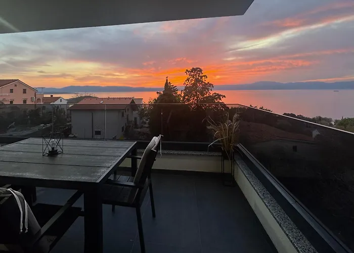 Apartment Golden Sunset 3 *